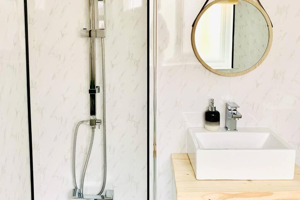 The Nook - A Stylish Apartment With Garden, Near The Beach Berwick Upon Tweed Kültér fotó